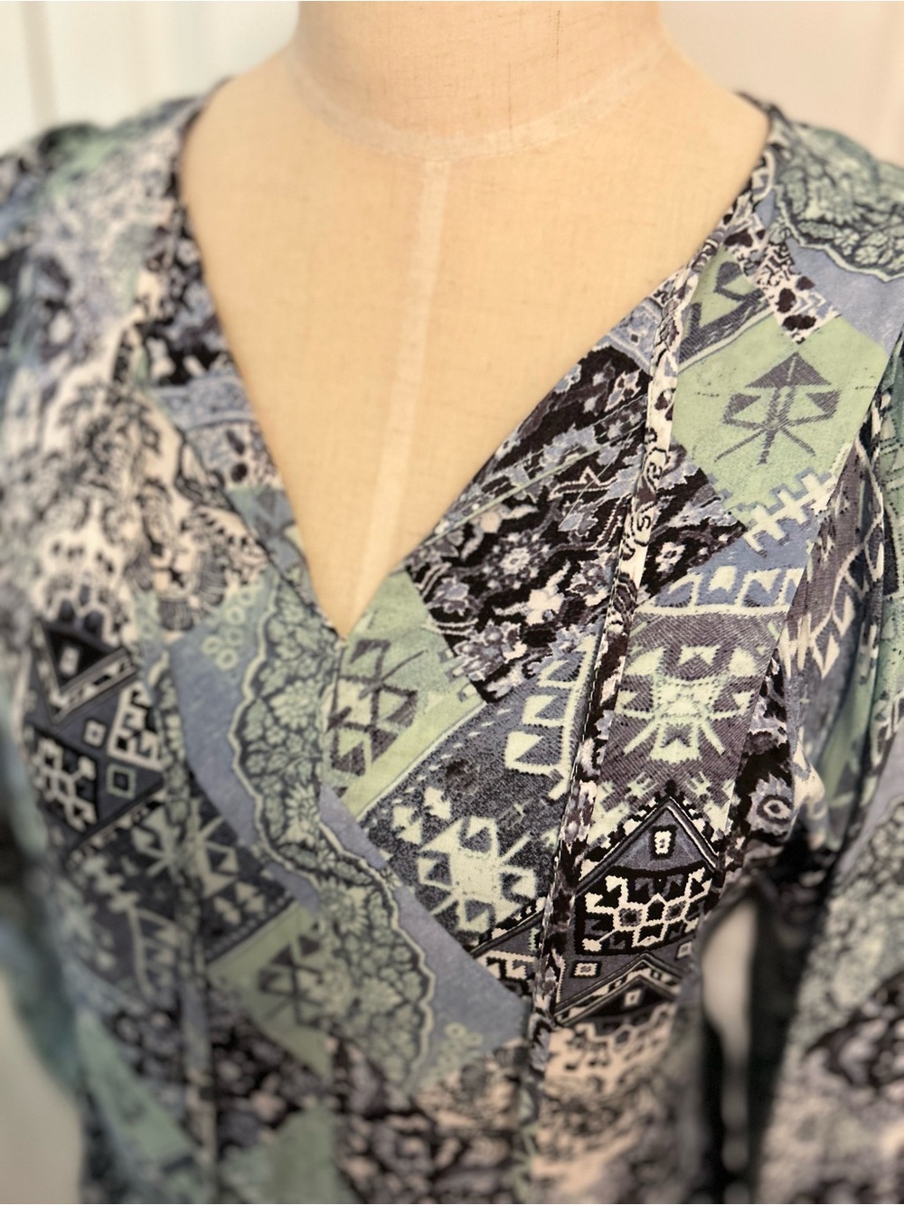 Calvin Klein Floral Patchwork Long Sleeve Dress size 4 Blue/Black - Picture 4 of 10